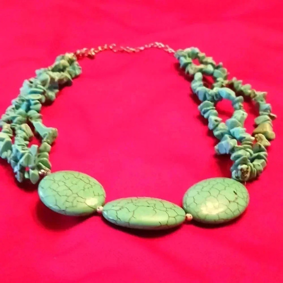 Beautiful  turquoise beaded stone necklace - Picture 1 of 4